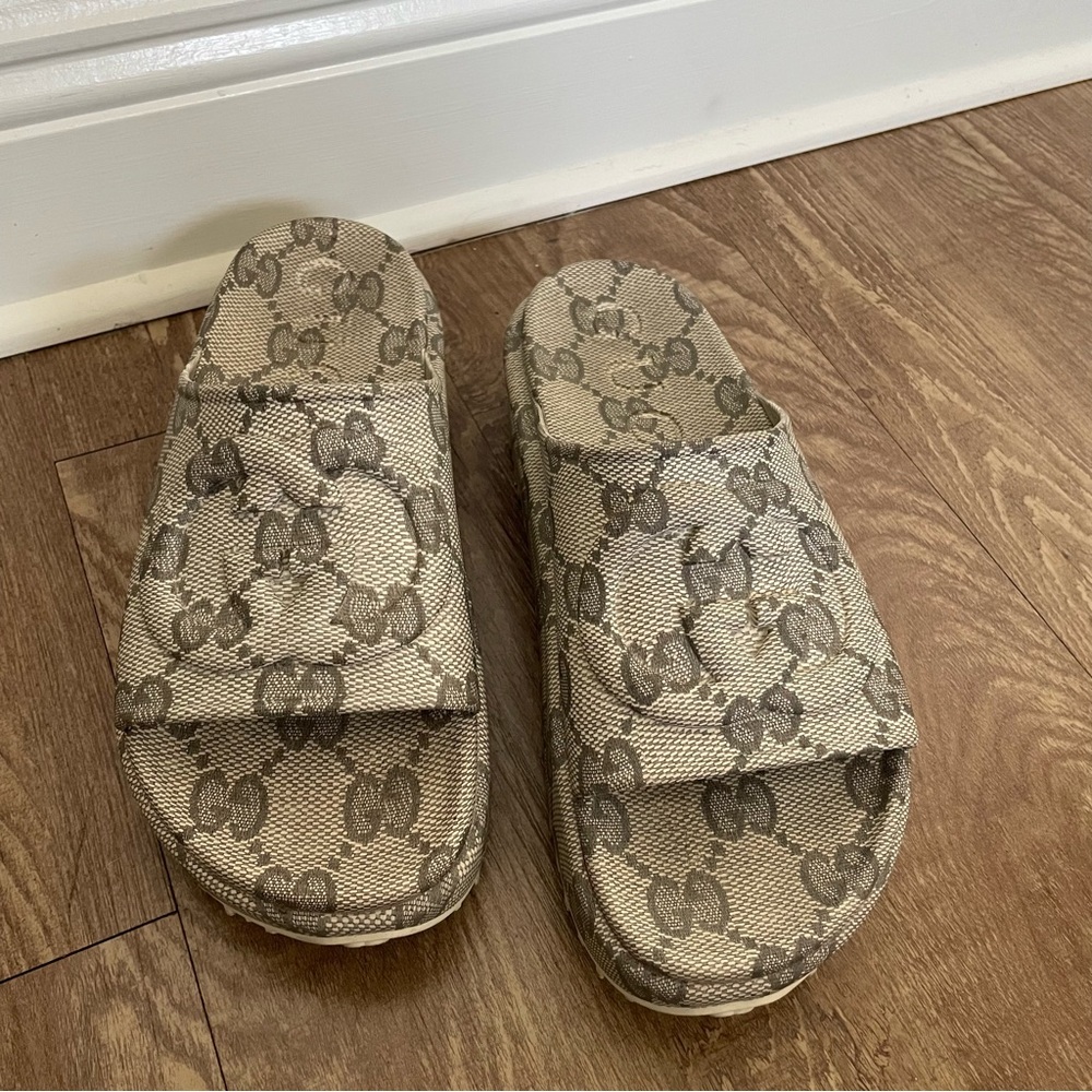 Authentic Gucci Women’s Slide Sandal with Interlocking G (Size US 9)